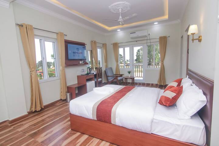 Room 4 of 9