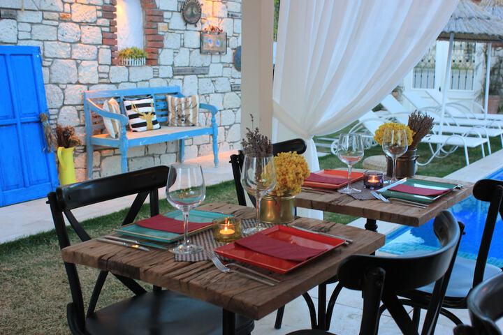 Dining 58 of 77
