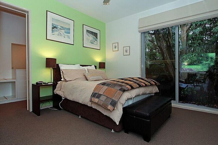 Room 8 of 12