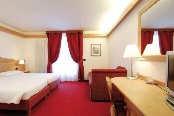 Room 19 of 34
