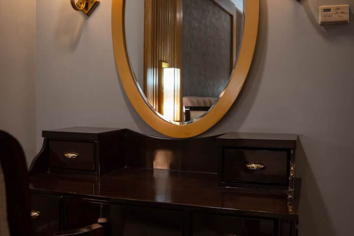 Room 11 of 35