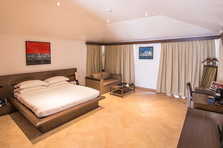 Room 11 of 82