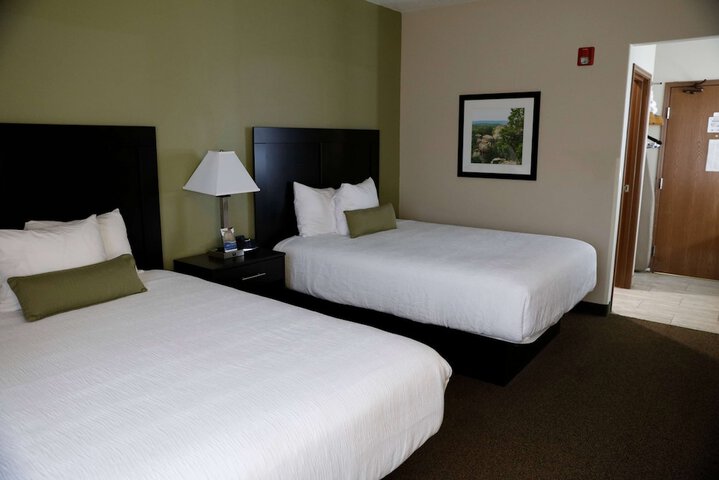 1 Queen Bed Mobility Accessible Deluxe (10 of 22)