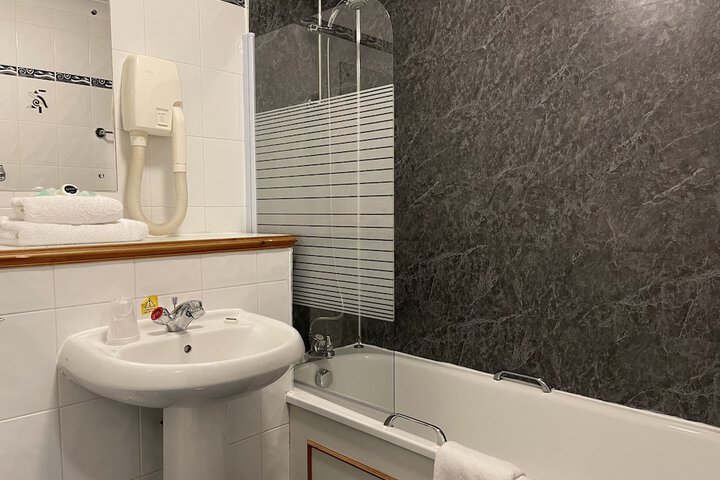 Room 35 of 62