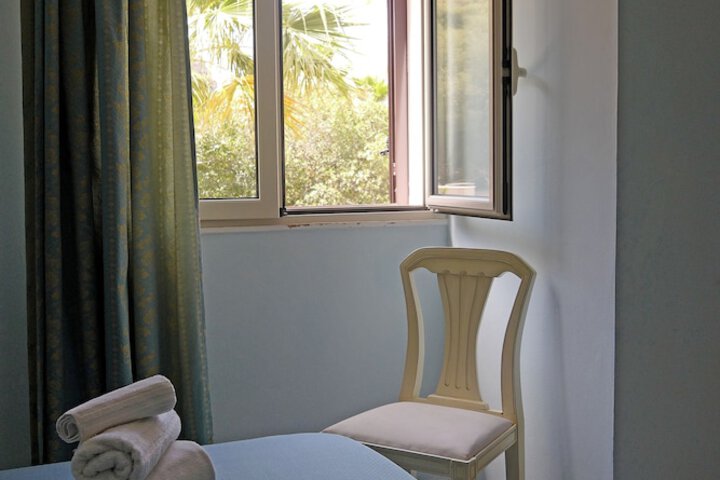 Room 11 of 62