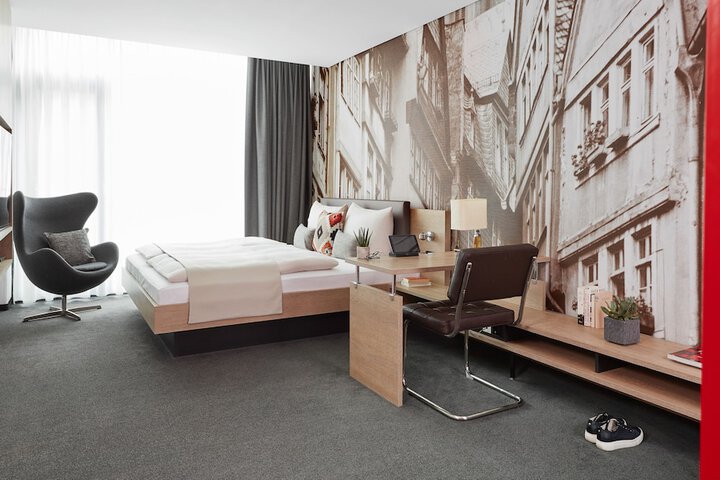 Room 5 of 45