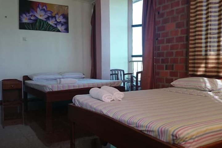Room 8 of 18
