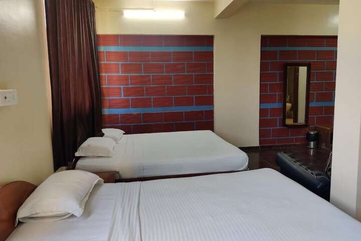 Room 32 of 69