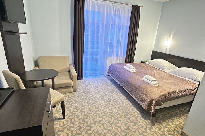 Room 18 of 110