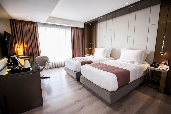 Room 8 of 31