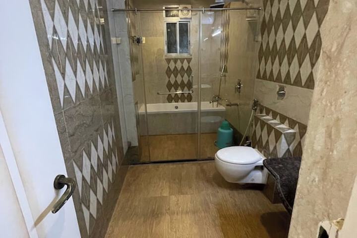 Room 15 of 19