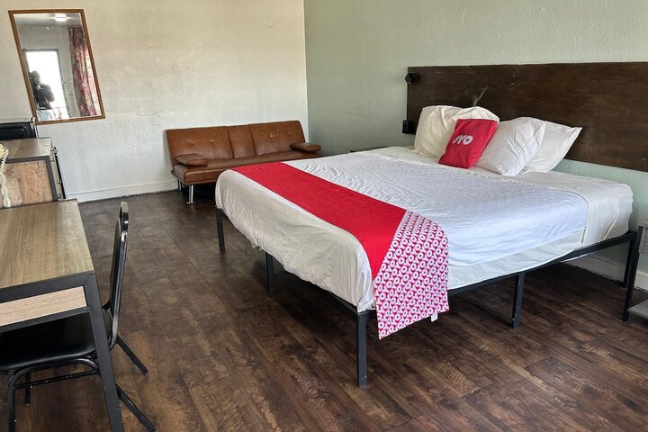 1 King Bed (9 of 20)