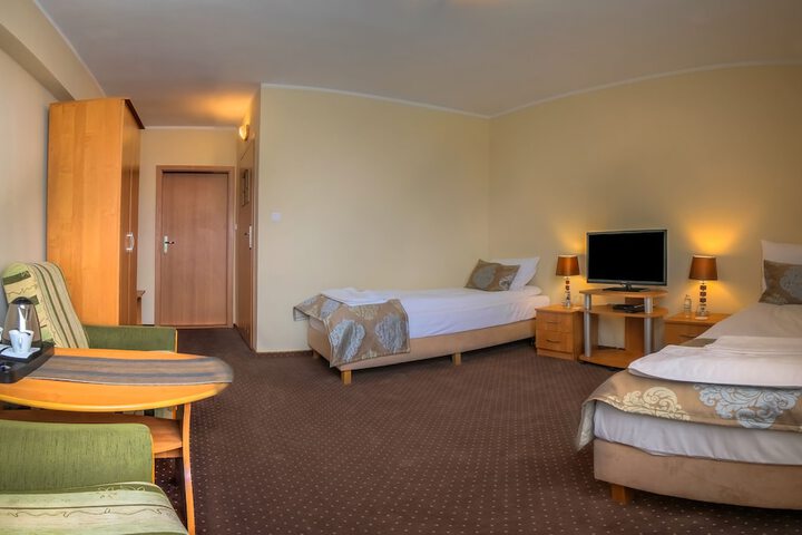 Room 6 of 50