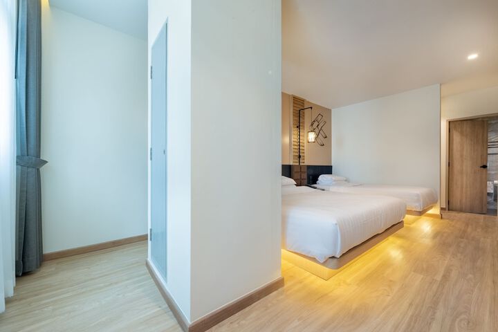 Room 9 of 90