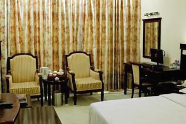 Room 5 of 9