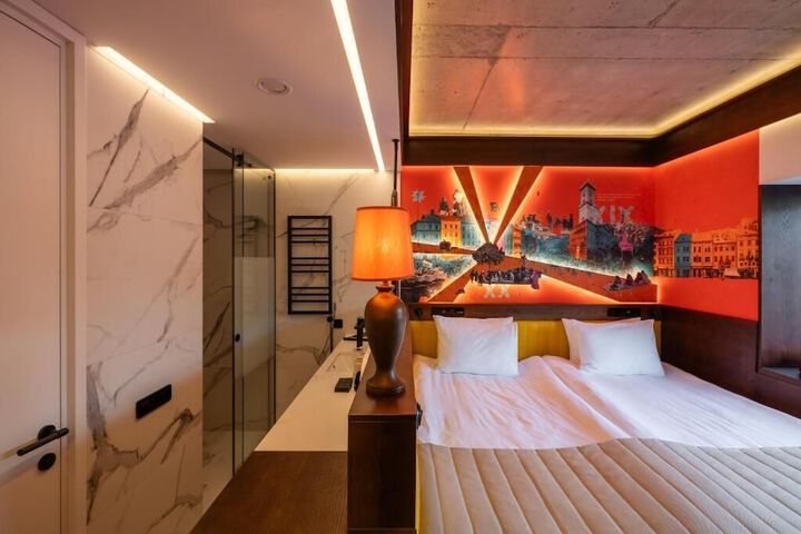 Room 9 of 21