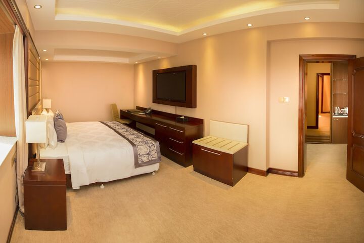 Room 5 of 11