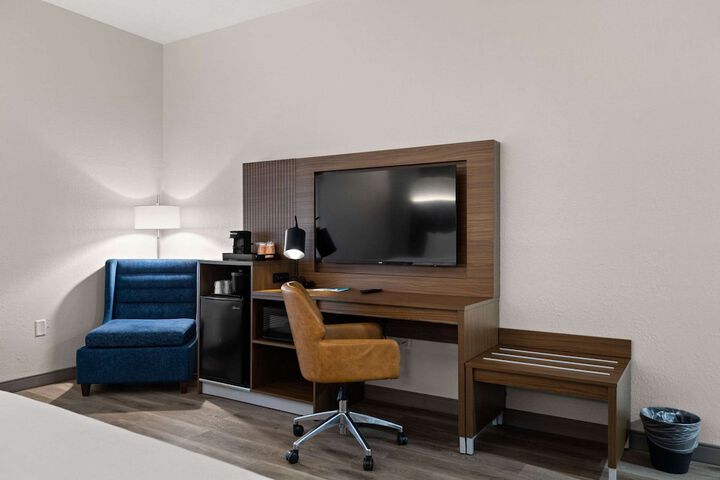 Premium 2 Queen Beds (5 of 16)