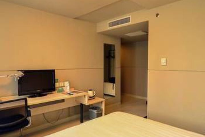Room 3 of 12