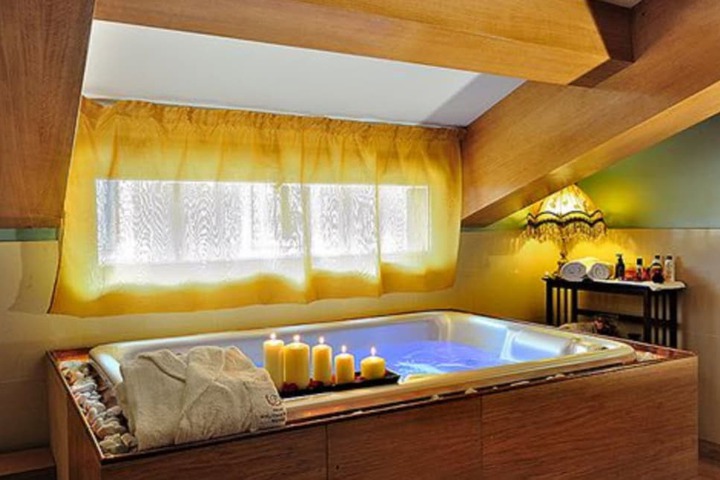 Hotel with Pool