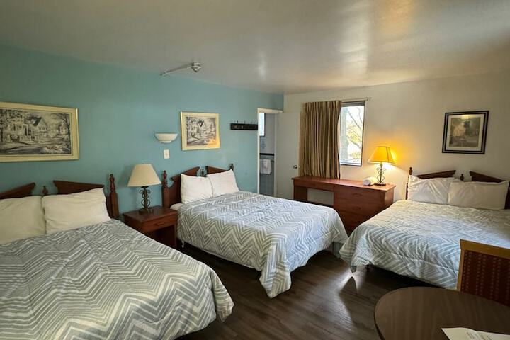 Room 3 of 52