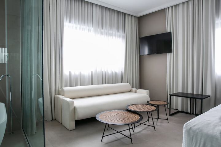 Room 21 of 37