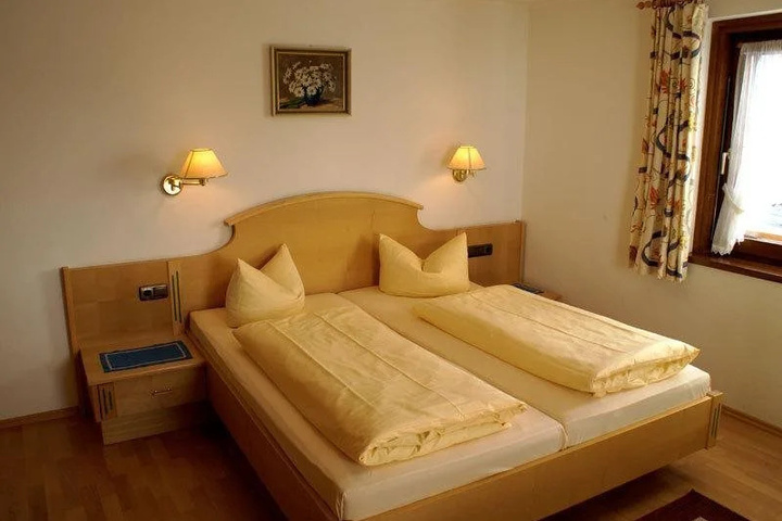 Room 6 of 15