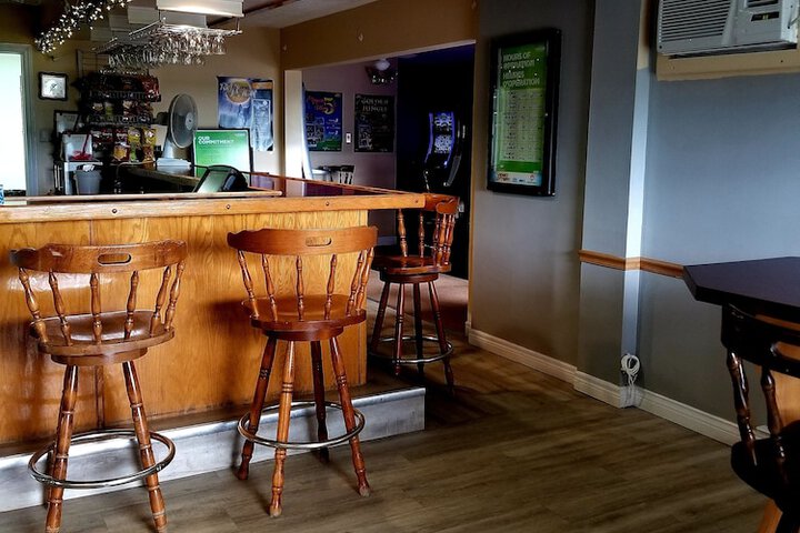 Lounge 20 of 22