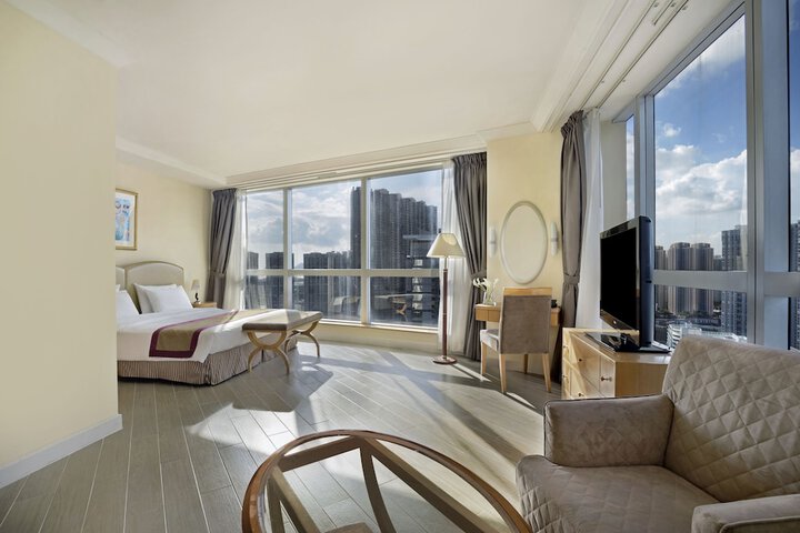 Room 10 of 33