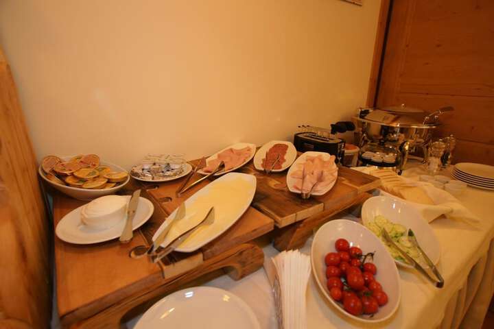 Dining 27 of 34