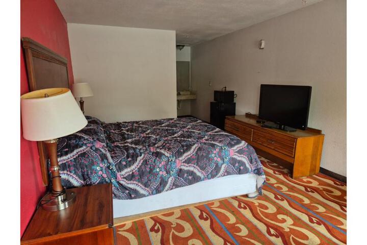 1 King Bed (1 of 7)