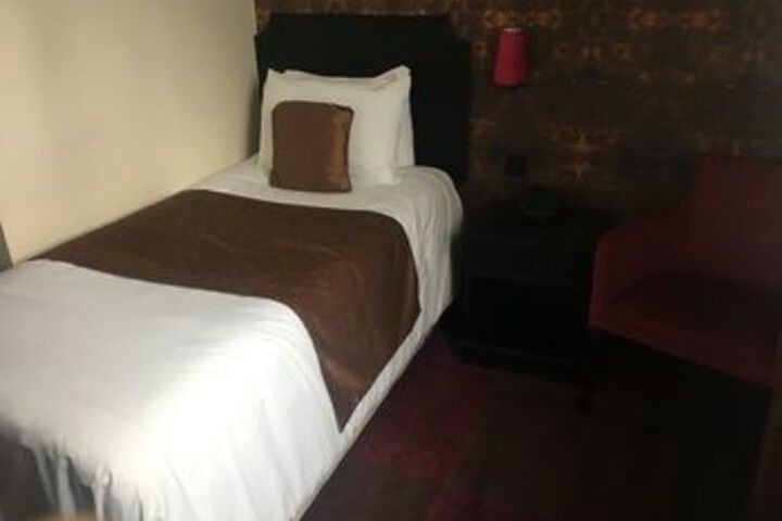 Room 9 of 23
