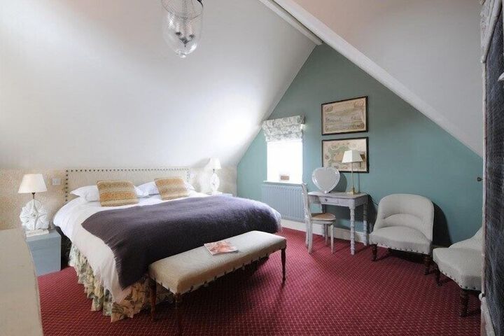 Room 4 of 33