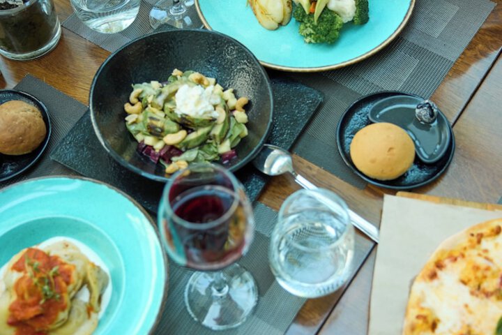 Dining 82 of 98