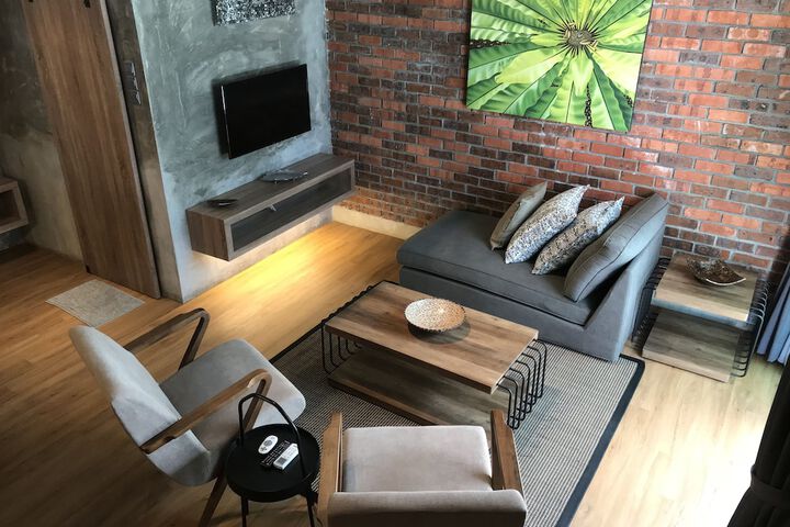 Room 83 of 120