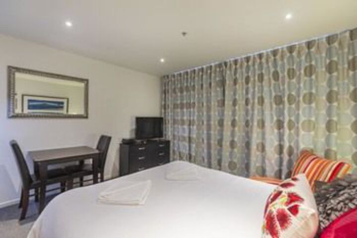 Room 8 of 12