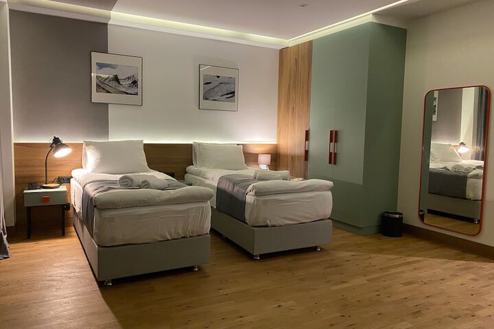 Room 26 of 147