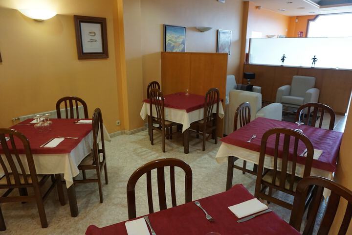 Dining 53 of 56