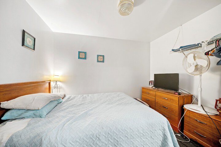 Room 3 of 8