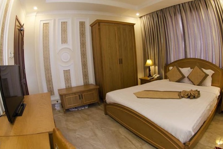 Room 13 of 40