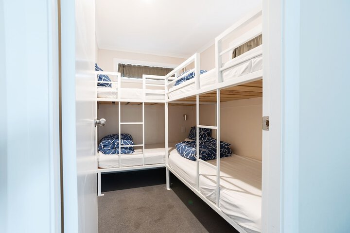 Room 5 of 99
