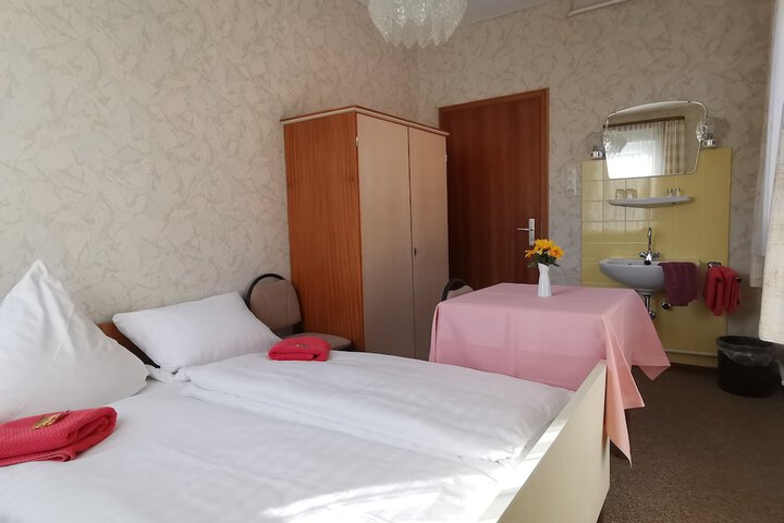 Room 2 of 56