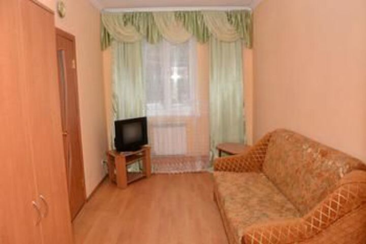 Room 4 of 7