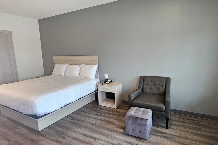 Room 2 of 6