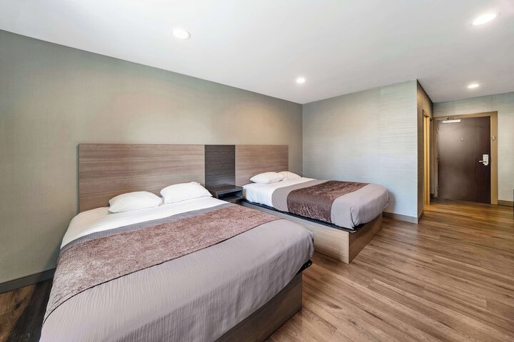 Quadruple 2 Double Beds (5 of 7)