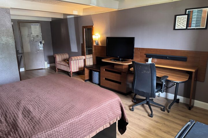 Room 8 of 37