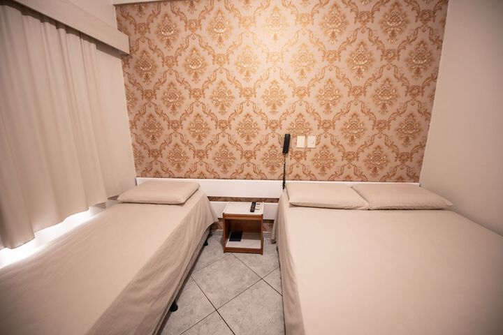 Room 8 of 32