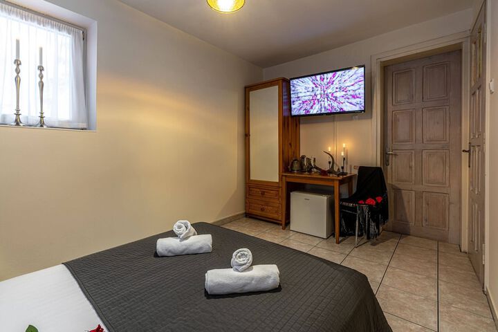 Room 102 of 180