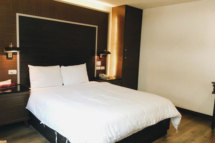 Room 5 of 31