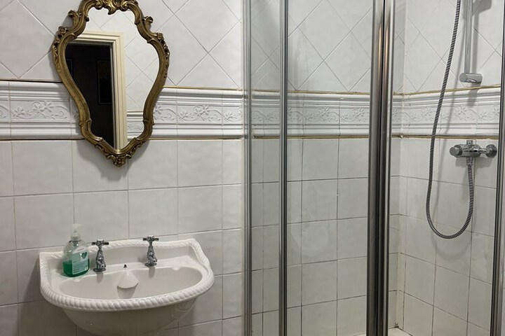 Room 12 of 25